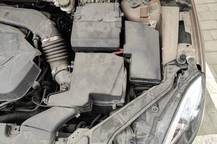 Used Volvo V40 2015 1.6T Zhiya Edition Engine Bay Left