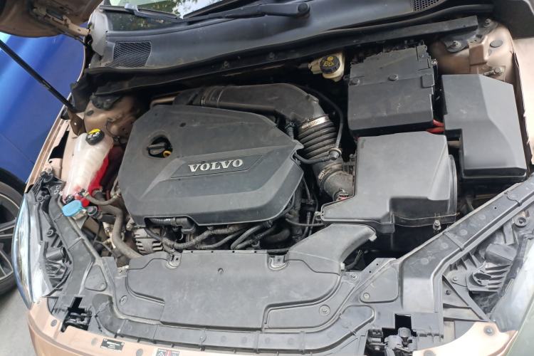 Used Volvo V40 2015 1.6T Zhiyi Edition Engine Bay