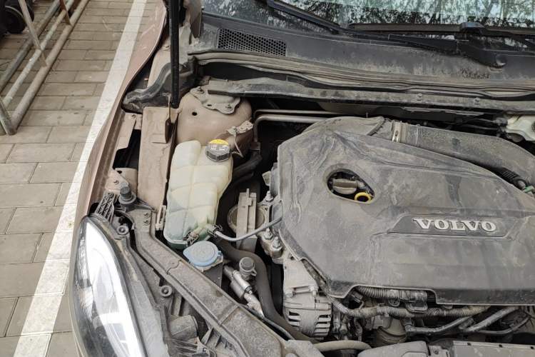 Used Volvo V40 2015 1.6T Zhiya Edition Engine Bay Right