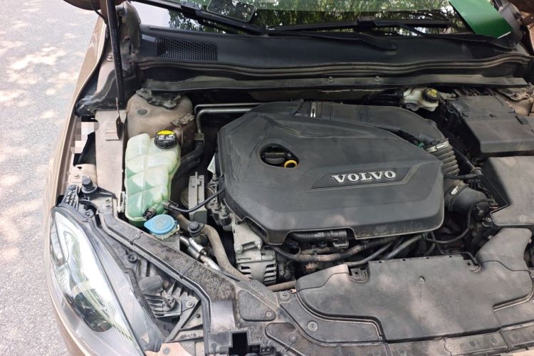 Used Volvo V40 2015 1.6T Zhiya Edition Engine Bay Right