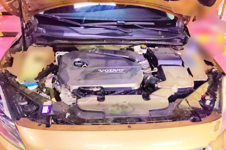 Used Volvo V40 2015 1.6T Zhiyi Edition Engine Bay