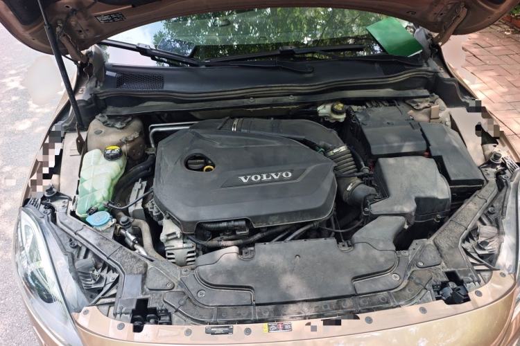 Used Volvo V40 2015 1.6T Zhiya Edition Engine Bay