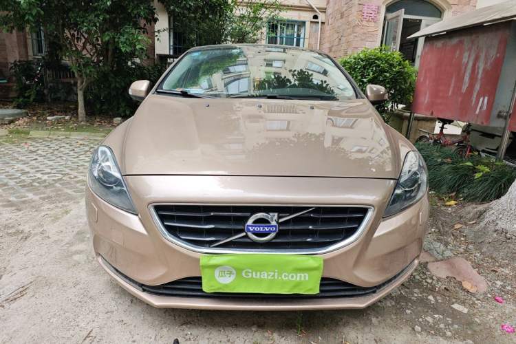 Used Volvo V40 2015 1.6T Zhiyi Edition Exterior 1