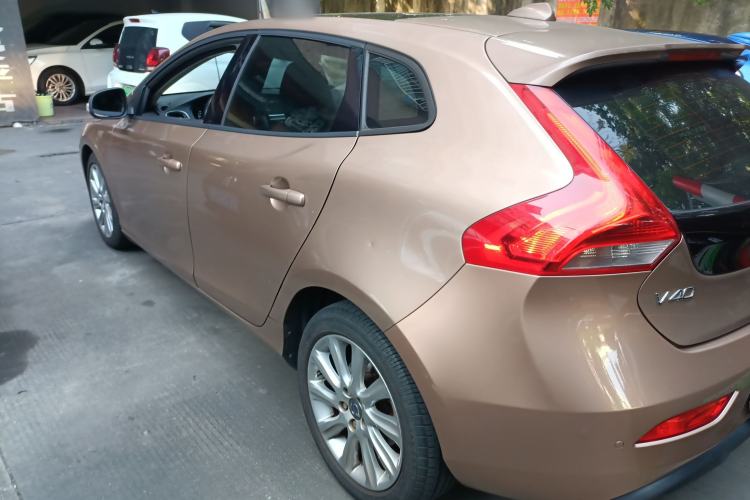 Used Volvo V40 2015 1.6T Zhiyi Edition Exterior 1