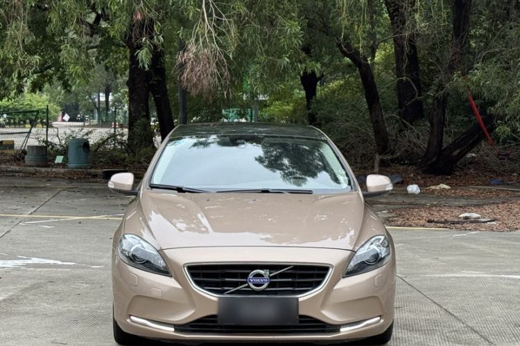 Used Volvo V40 2015 1.6T Zhiyi Edition Exterior 2