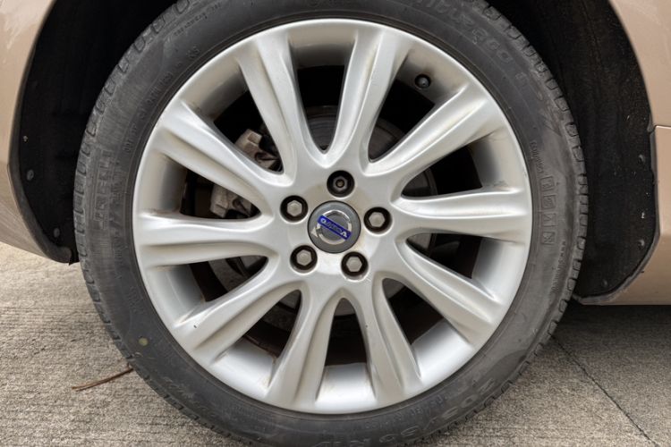 Used Volvo V40 2015 1.6T Zhiyi Edition Exterior 3