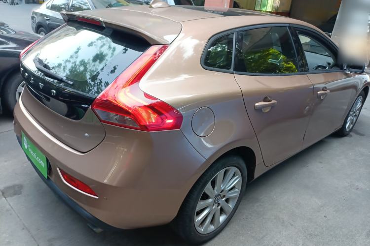 Used Volvo V40 2015 1.6T Zhiyi Edition Exterior 3
