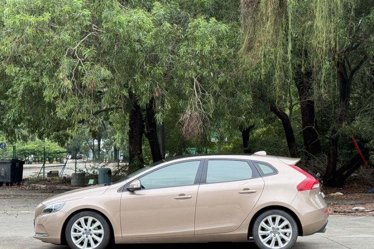 Used Volvo V40 2015 1.6T Zhiyi Edition Exterior 3