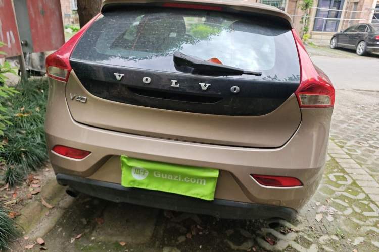 Used Volvo V40 2015 1.6T Zhiyi Edition Exterior 4