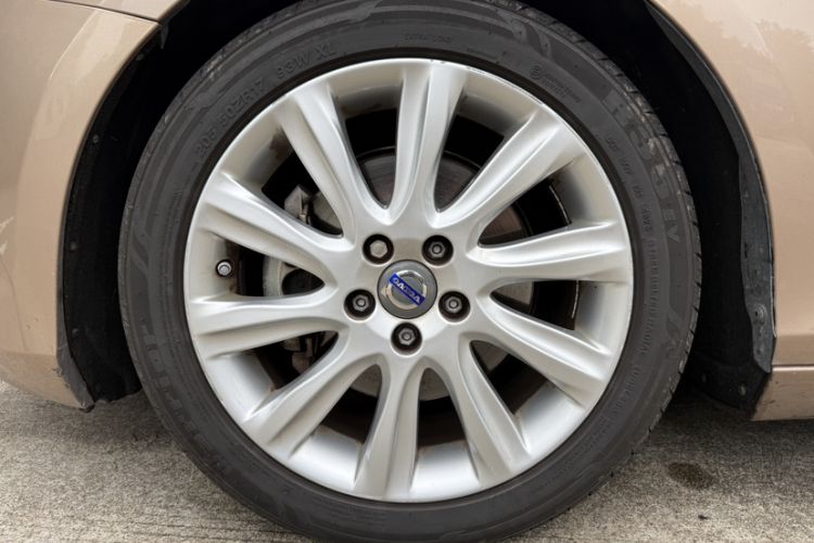 Used Volvo V40 2015 1.6T Zhiyi Edition Exterior 5