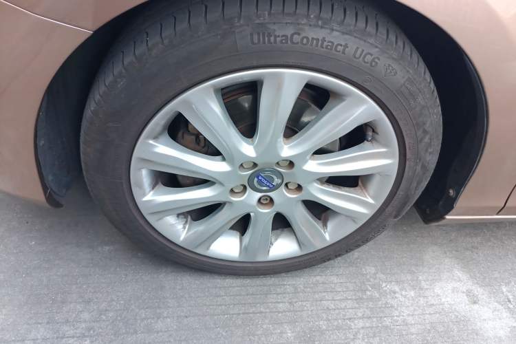 Used Volvo V40 2015 1.6T Zhiyi Edition Exterior 5