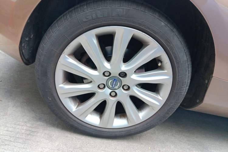 Used Volvo V40 2015 1.6T Zhiyi Edition Exterior 6