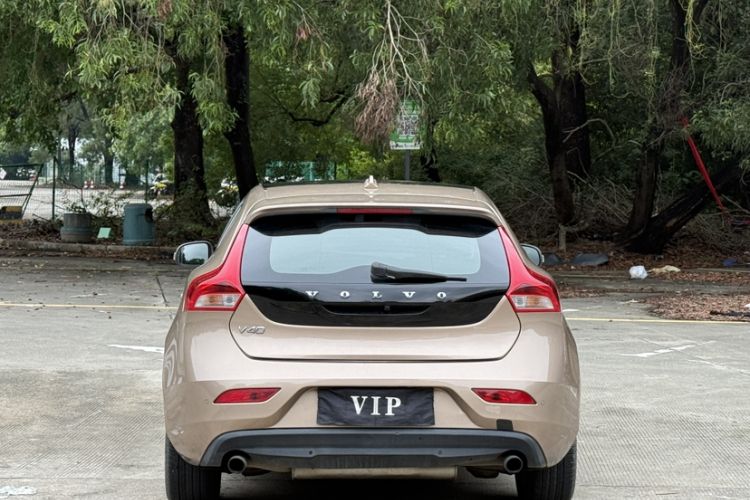 Used Volvo V40 2015 1.6T Zhiyi Edition Exterior 6