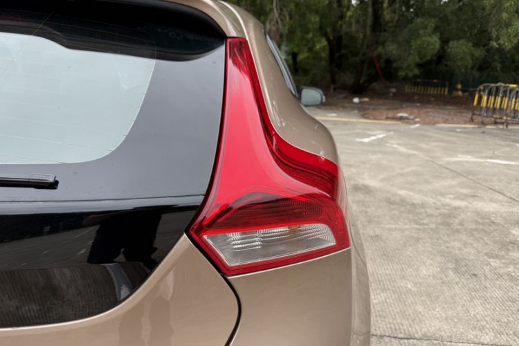 Used Volvo V40 2015 1.6T Zhiyi Edition Exterior 7