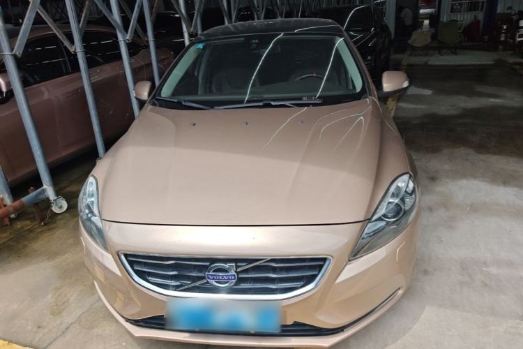 Used Volvo V40 2015 1.6T Zhiyi Edition Front