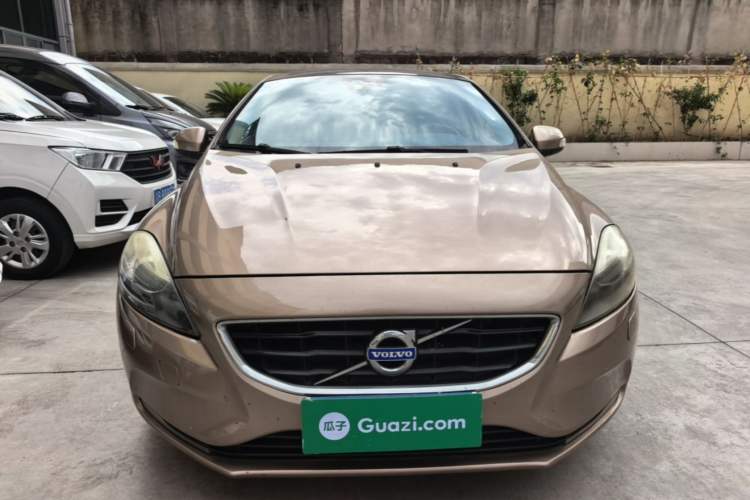 Used Volvo V40 2015 1.6T Zhiyi Edition Front