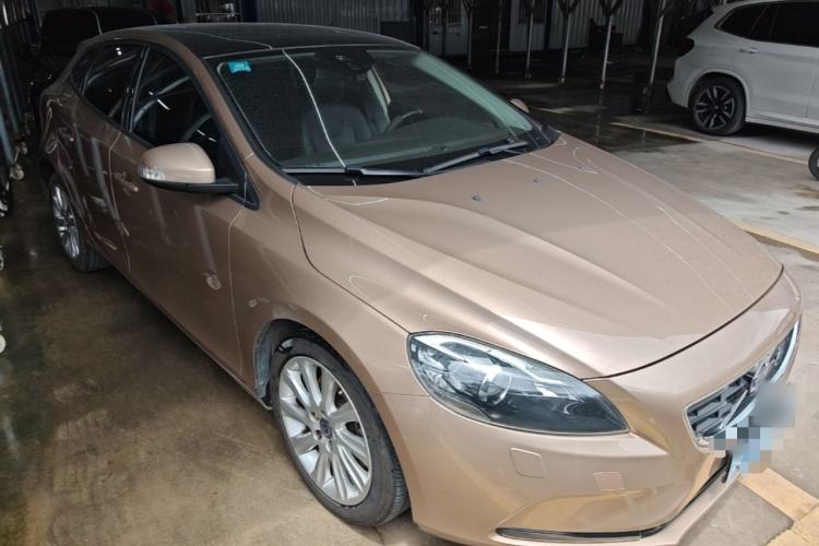 Used Volvo V40 2015 1.6T Zhiyi Edition Front Right 45 Deg