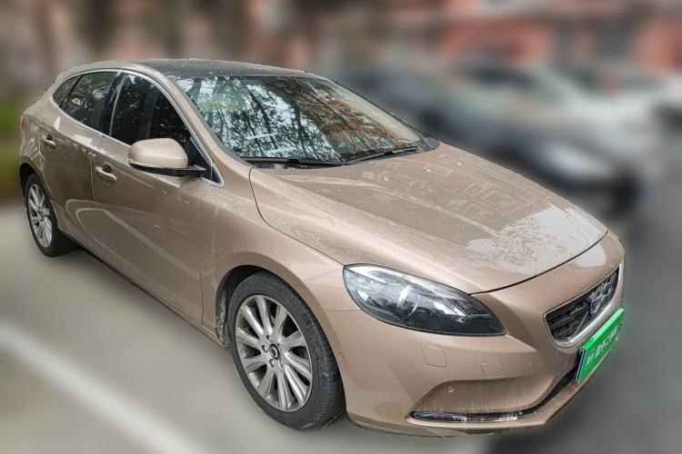 Used Volvo V40 2015 1.6T Zhiya Edition Front Right 45 Deg