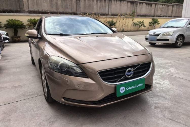 Used Volvo V40 2015 1.6T Zhiyi Edition Front Right 45 Deg