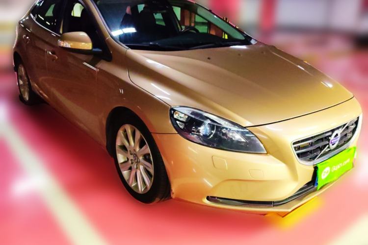Used Volvo V40 2015 1.6T Zhiyi Edition Front Right 45 Deg