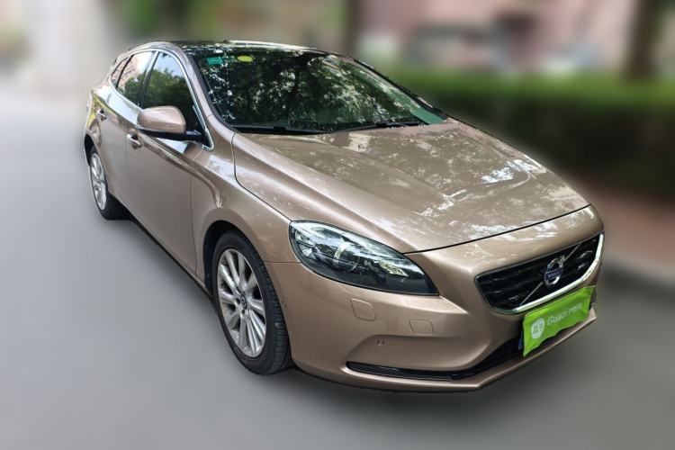 Used Volvo V40 2015 1.6T Zhiya Edition Front Right 45 Deg