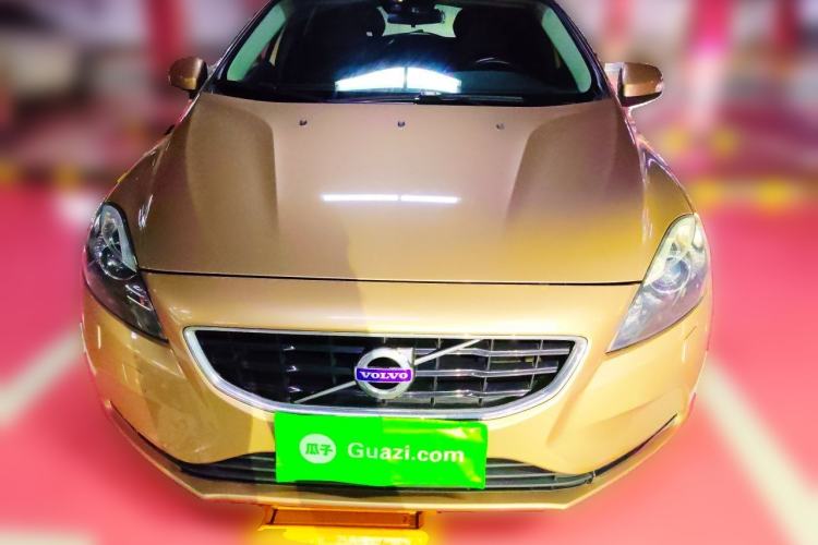Used Volvo V40 2015 1.6T Zhiyi Edition Front