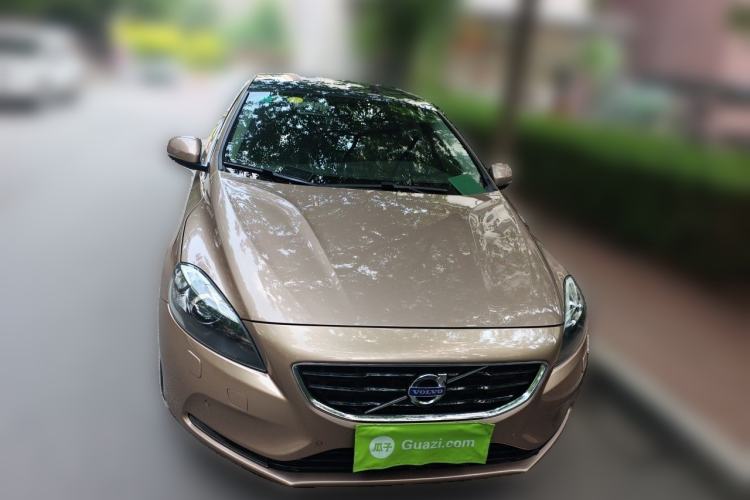 Used Volvo V40 2015 1.6T Zhiya Edition Front