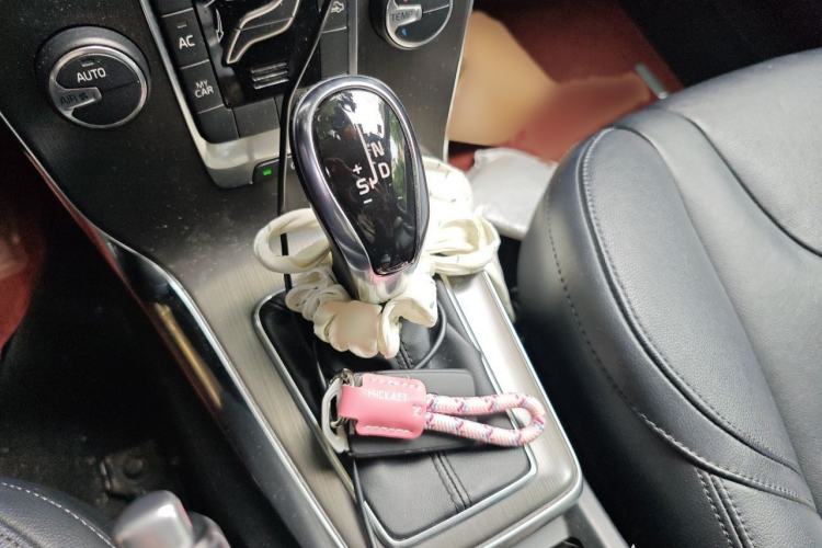 Used Volvo V40 2015 1.6T Zhiyi Edition Gear Lever