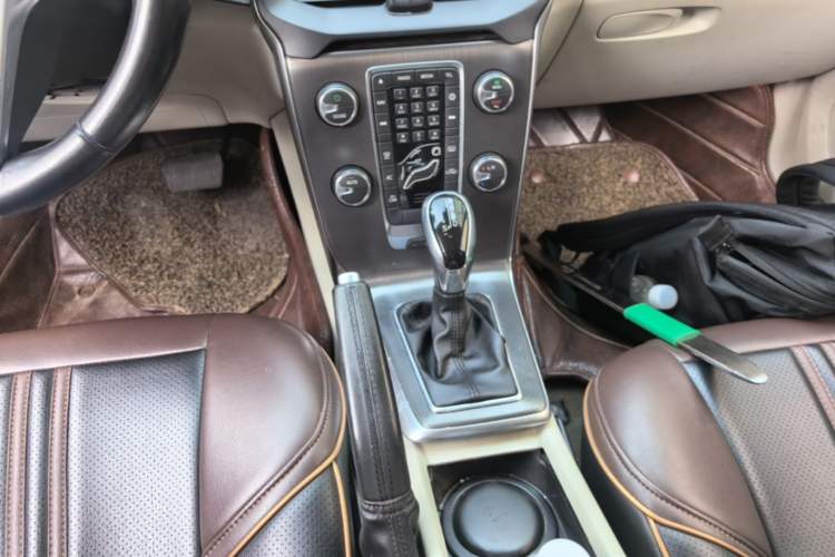 Used Volvo V40 2015 1.6T Zhiyi Edition Gear Lever