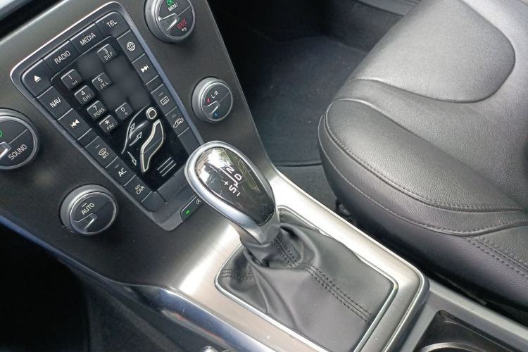 Used Volvo V40 2015 1.6T Zhiyi Edition Gear Lever