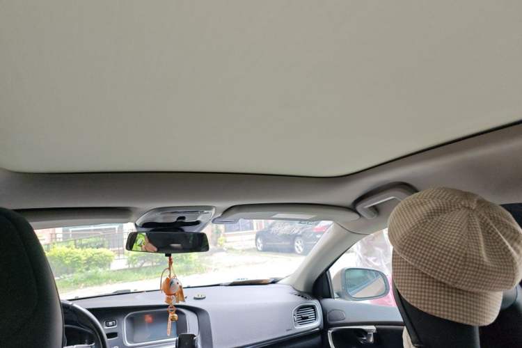 Used Volvo V40 2015 1.6T Zhiyi Edition Headliner