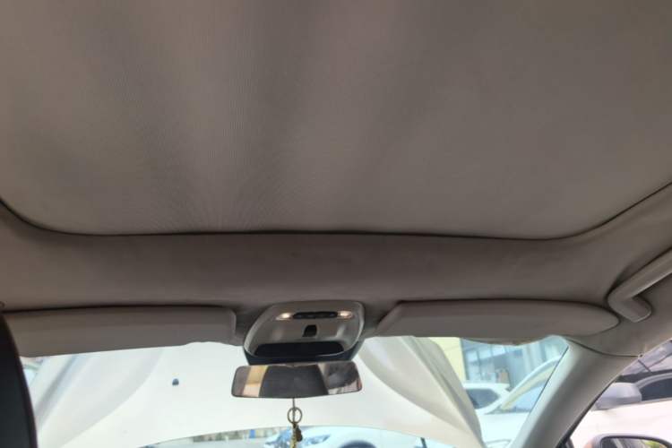 Used Volvo V40 2015 1.6T Zhiyi Edition Headliner