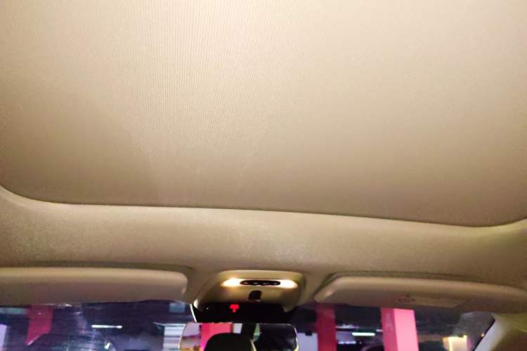 Used Volvo V40 2015 1.6T Zhiyi Edition Headliner