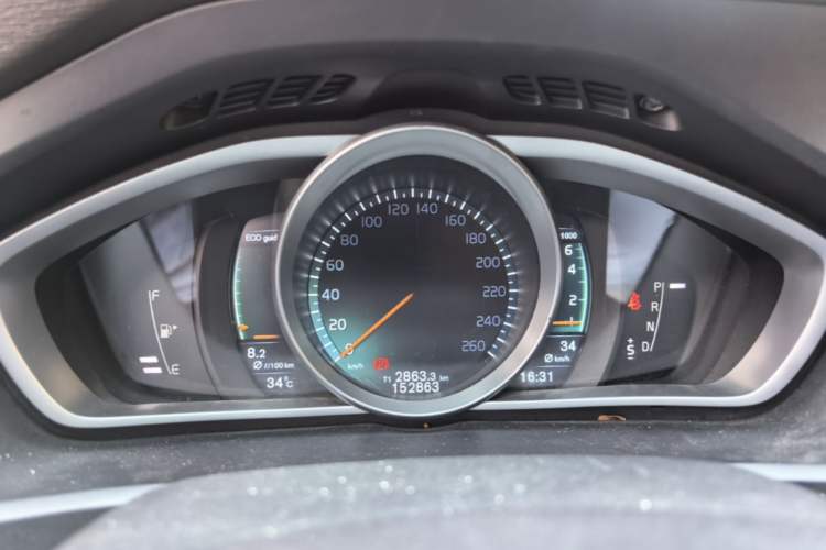 Used Volvo V40 2015 1.6T Zhiyi Edition Instrument Cluster