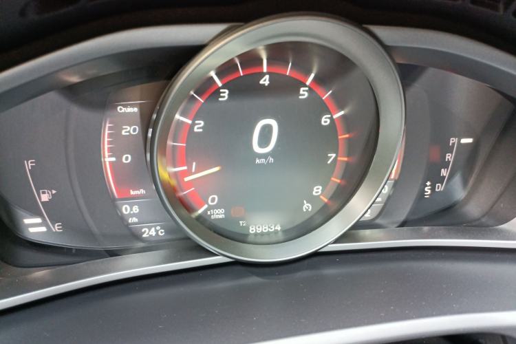 Used Volvo V40 2015 1.6T Zhiyi Edition Instrument Cluster
