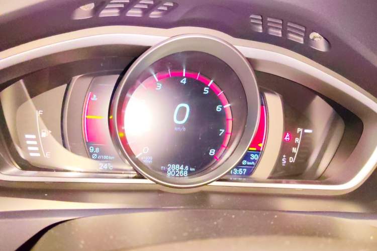 Used Volvo V40 2015 1.6T Zhiyi Edition Instrument Cluster