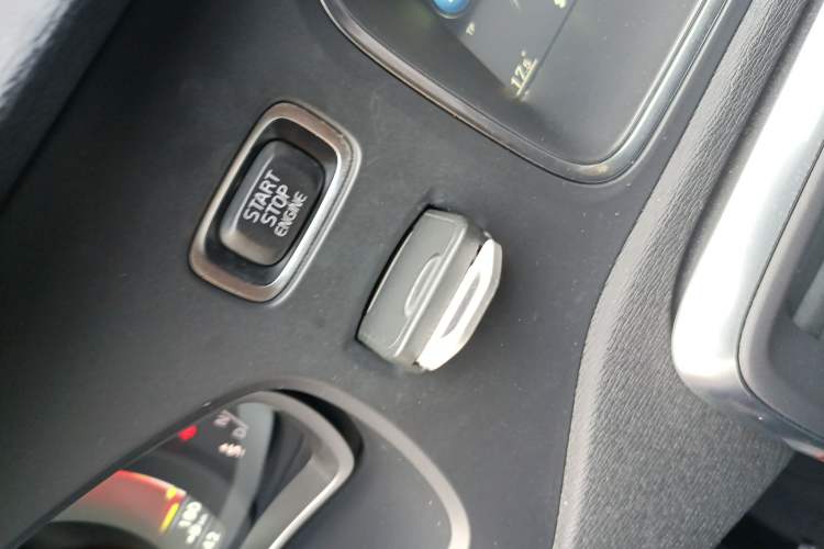 Used Volvo V40 2015 1.6T Zhiyi Edition Interior 1