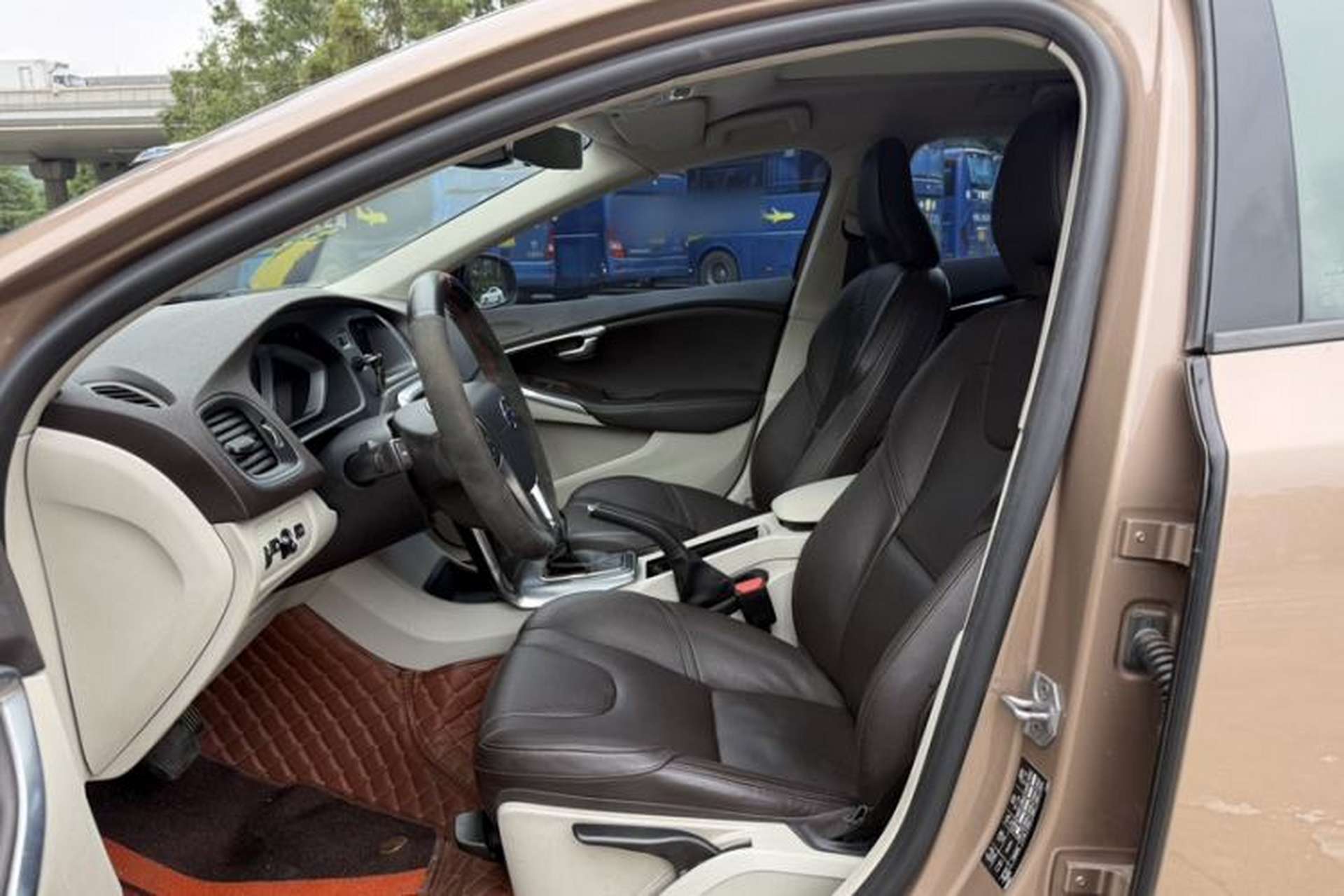 Used Volvo V40 2015 1.6T Zhiyi Edition Interior 3