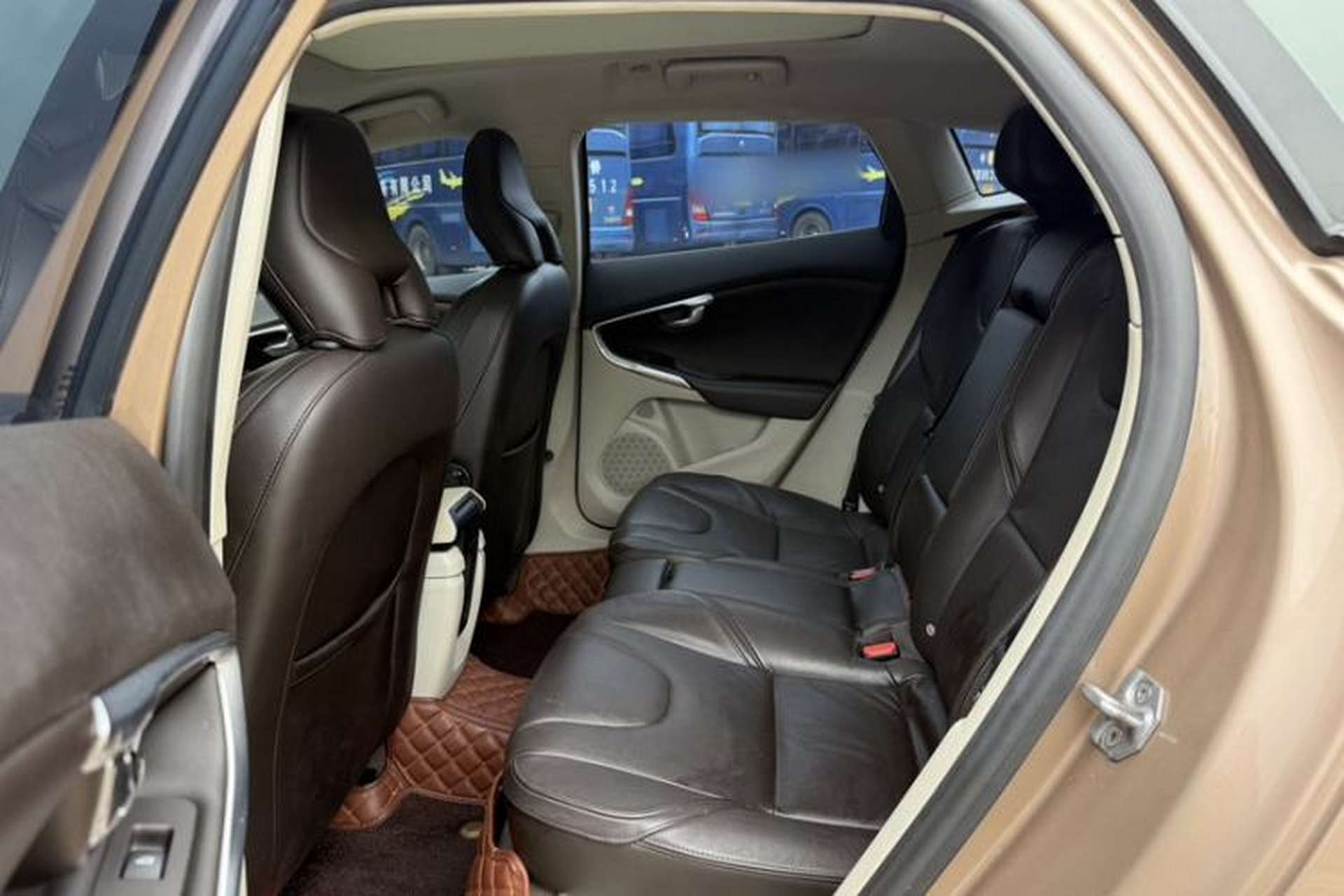Used Volvo V40 2015 1.6T Zhiyi Edition Interior 4