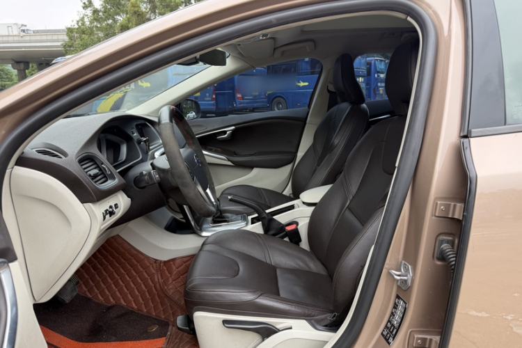 Used Volvo V40 2015 1.6T Zhiyi Edition Left Front Seat