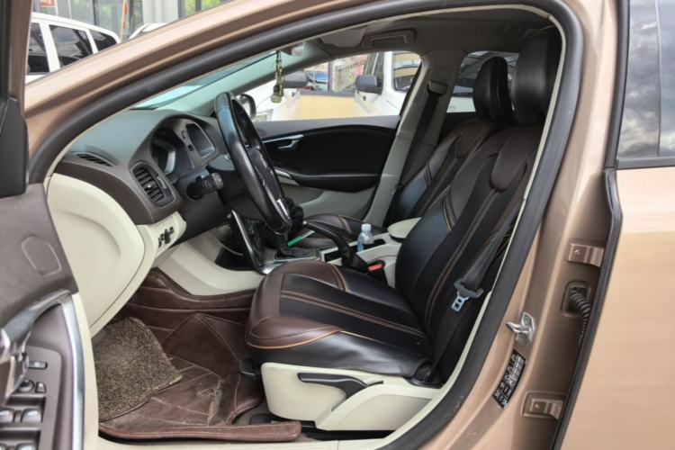 Used Volvo V40 2015 1.6T Zhiyi Edition Left Front Seat