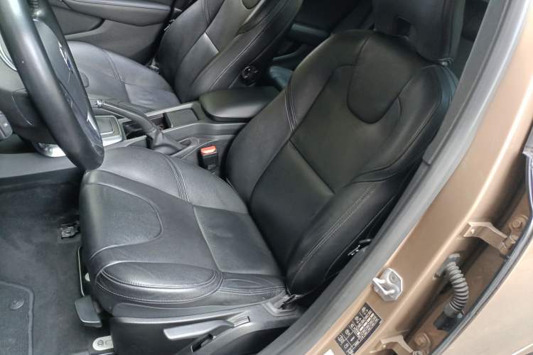 Used Volvo V40 2015 1.6T Zhiyi Edition Left Front Seat