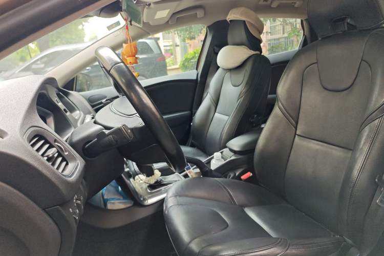 Used Volvo V40 2015 1.6T Zhiyi Edition Left Front Seat