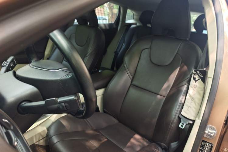 Used Volvo V40 2015 1.6T Zhiya Edition Left Front Seat