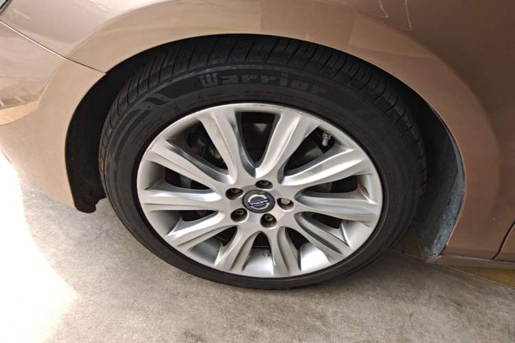 Used Volvo V40 2015 1.6T Zhiyi Edition Left Front Wheel Hub