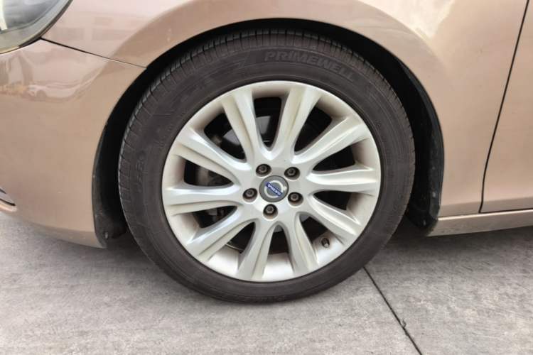 Used Volvo V40 2015 1.6T Zhiyi Edition Left Front Wheel Hub