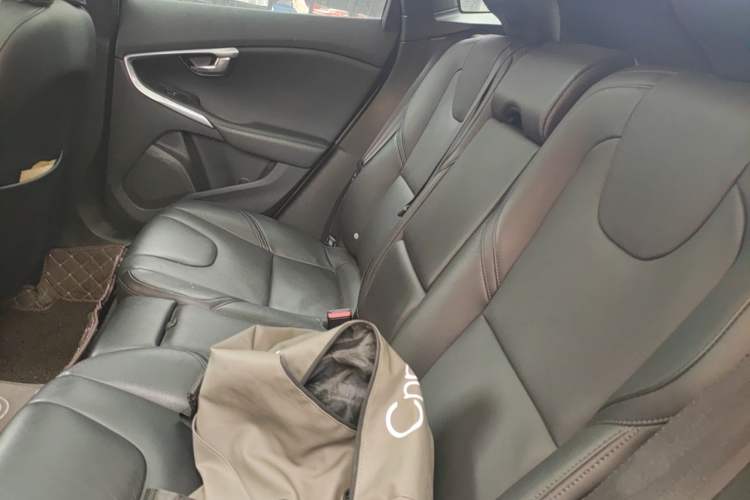 Used Volvo V40 2015 1.6T Zhiya Edition Left Rear Seat