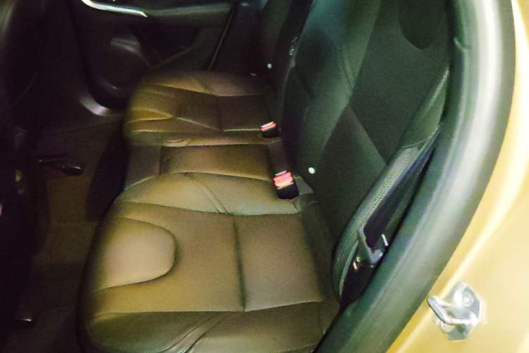 Used Volvo V40 2015 1.6T Zhiyi Edition Left Rear Seat
