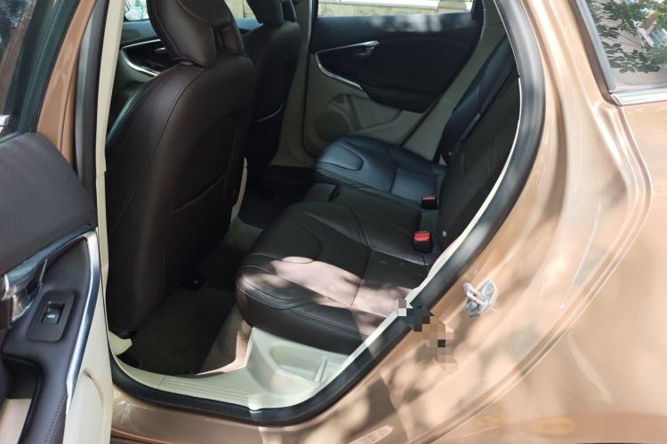 Used Volvo V40 2015 1.6T Zhiya Edition Left Rear Seat