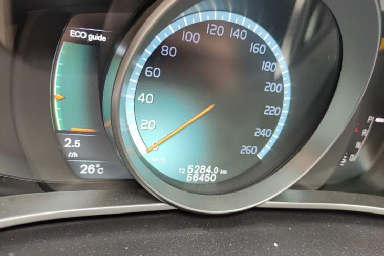 Used Volvo V40 2015 1.6T Zhiya Edition Odometer Close Up